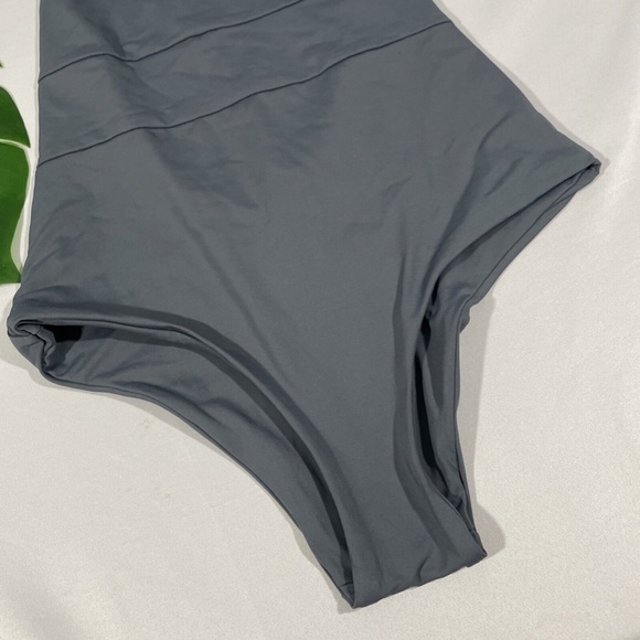 NEW Tavik [ XS ] Chase Deep V-Neck‎ One-Piece Swimsuit in Turbulence Grey - Picture 4 of 11